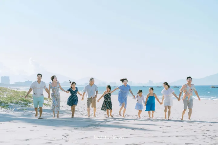 FAMILY / FOUR SEASONS NAM HAI / AFTERNOON