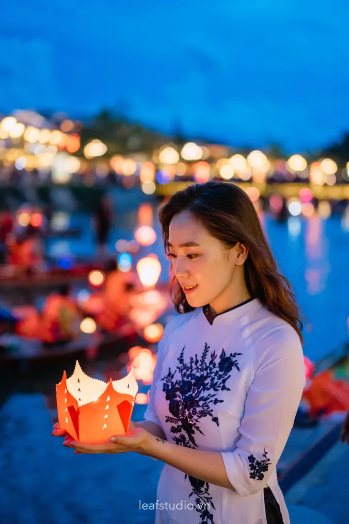 FAMILY / HOI AN ANCIENT TOWN  / NIGHT AND AFTERNOON 